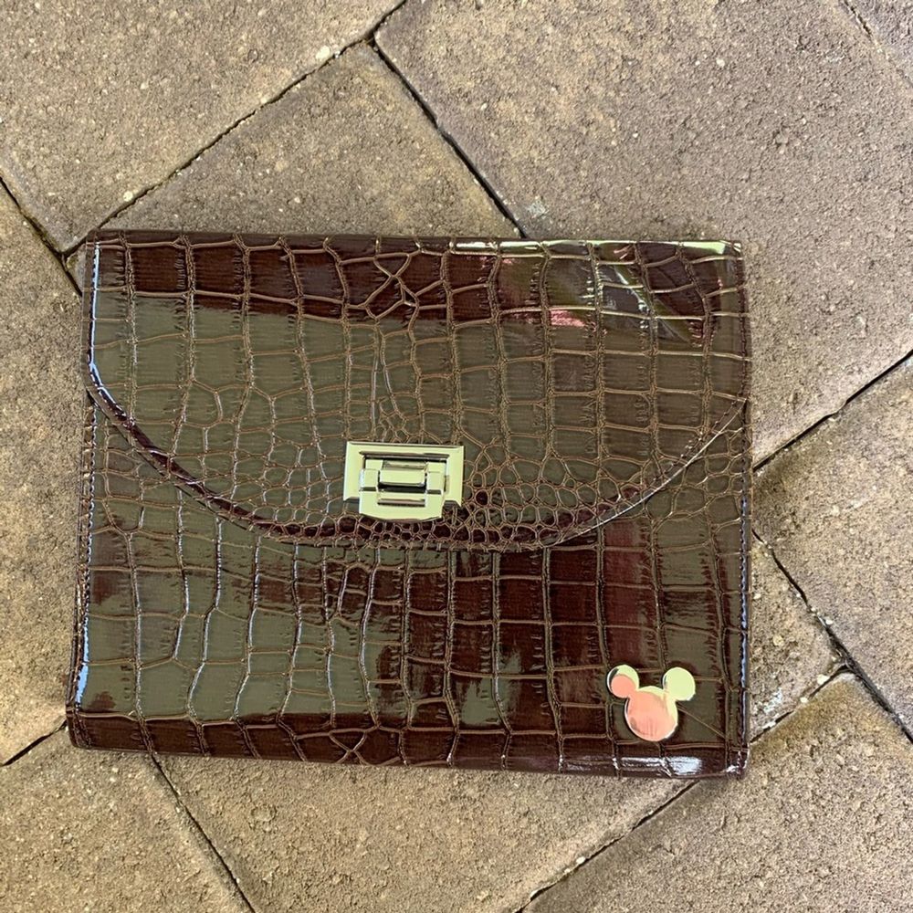 NWOT Disney Parks Brown Faux 🐊 iPad/Tablet Case